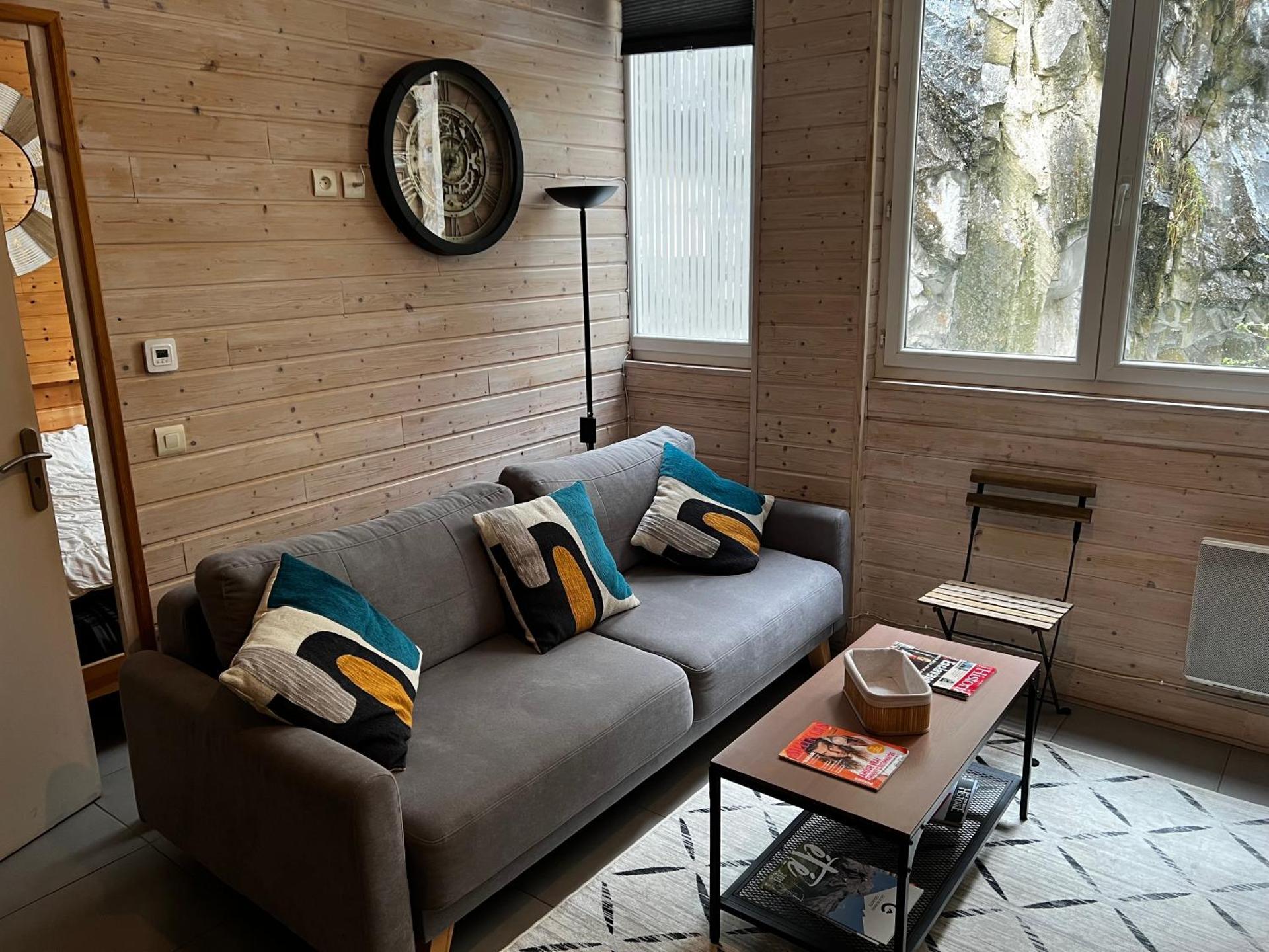 Grand T2 - Centre EAUX-BONNES