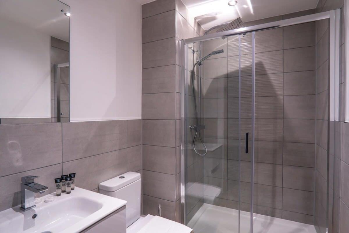 Stay Zeni, Alexandra Rise Manchester Chic Studio