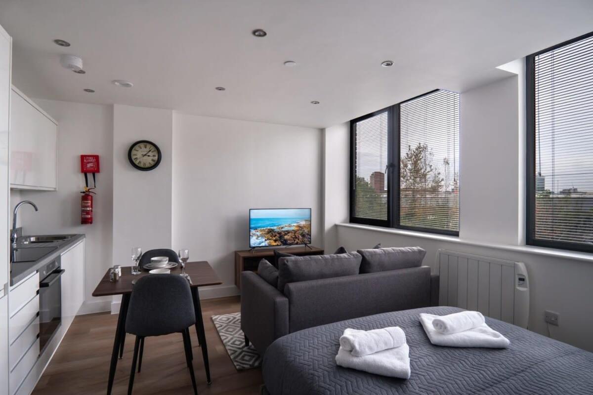 Stay Zeni, Alexandra Rise Manchester Chic Studio