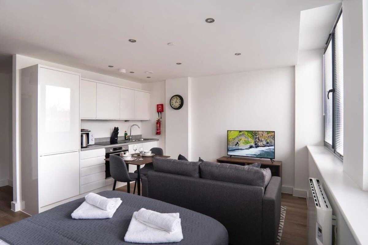 Stay Zeni, Alexandra Rise Manchester Chic Studio