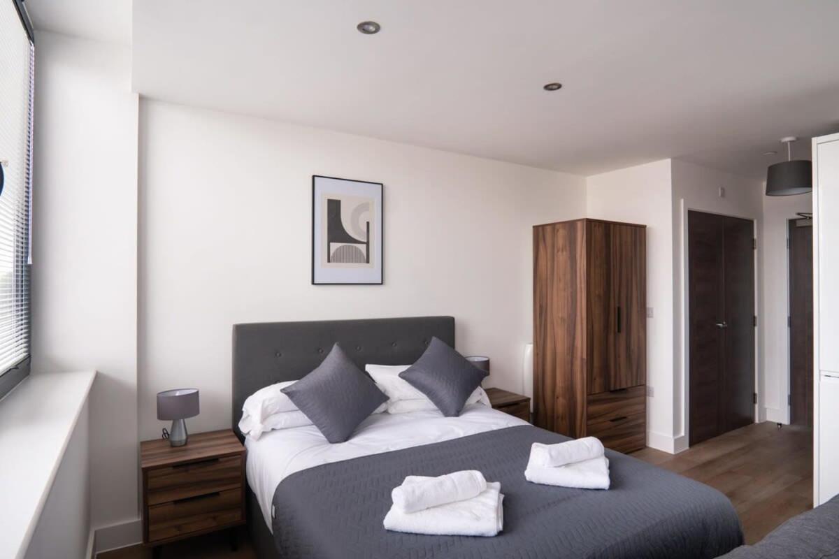 Stay Zeni, Alexandra Rise Manchester Chic Studio