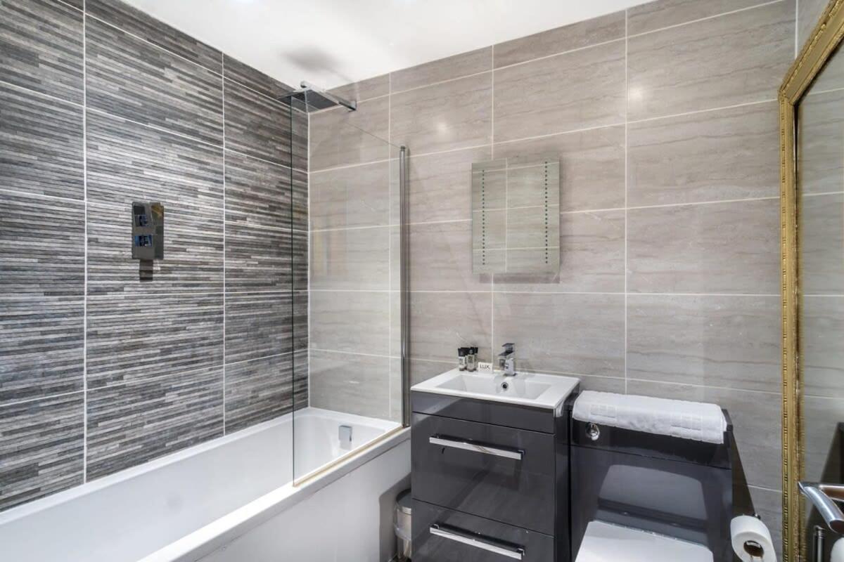 Central Liverpool 1 Bed Apartment w Balcony