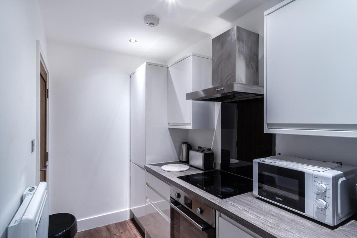 Central Liverpool 1 Bed Apartment w Balcony