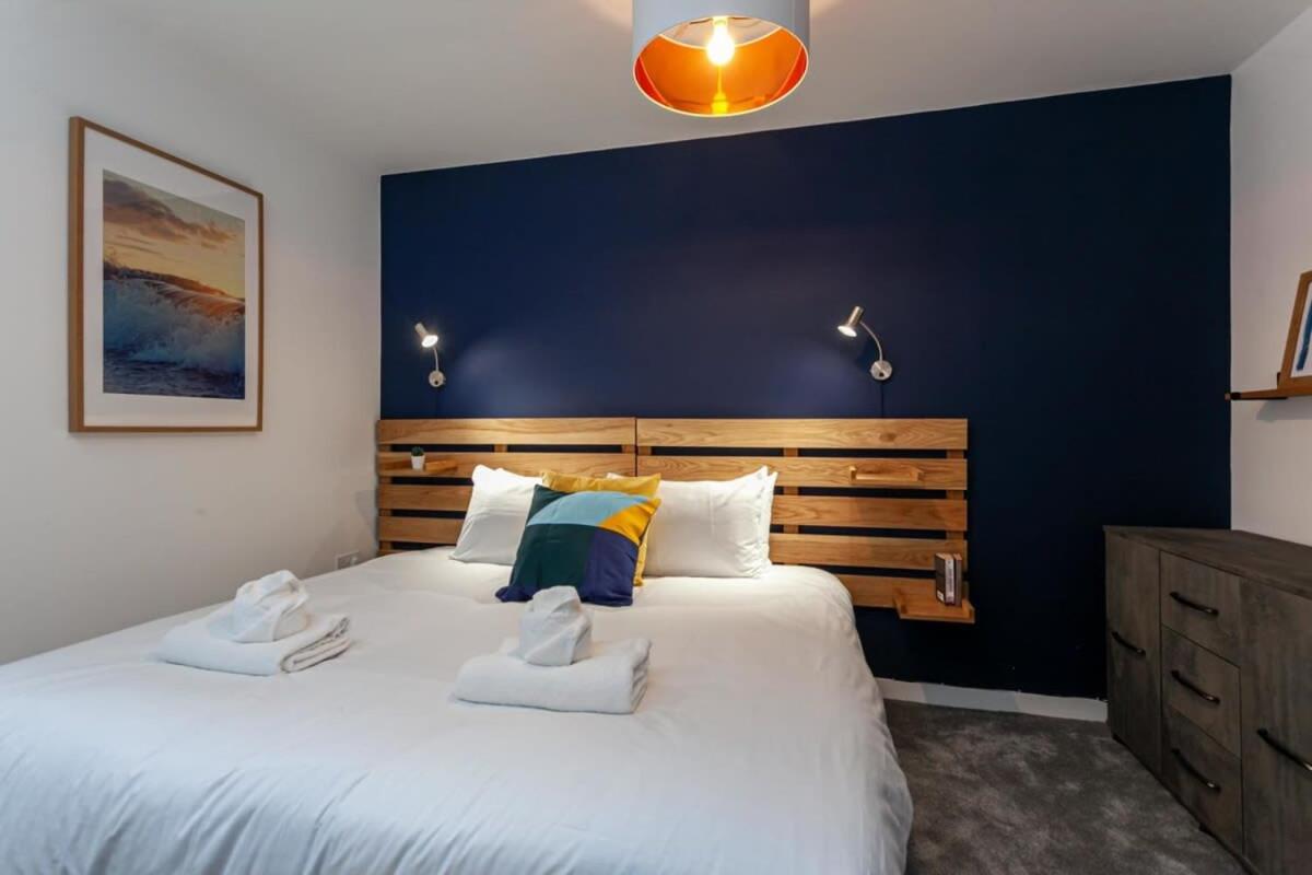 Modern 2 Bed Flat 5min to Old Trafford Stadium