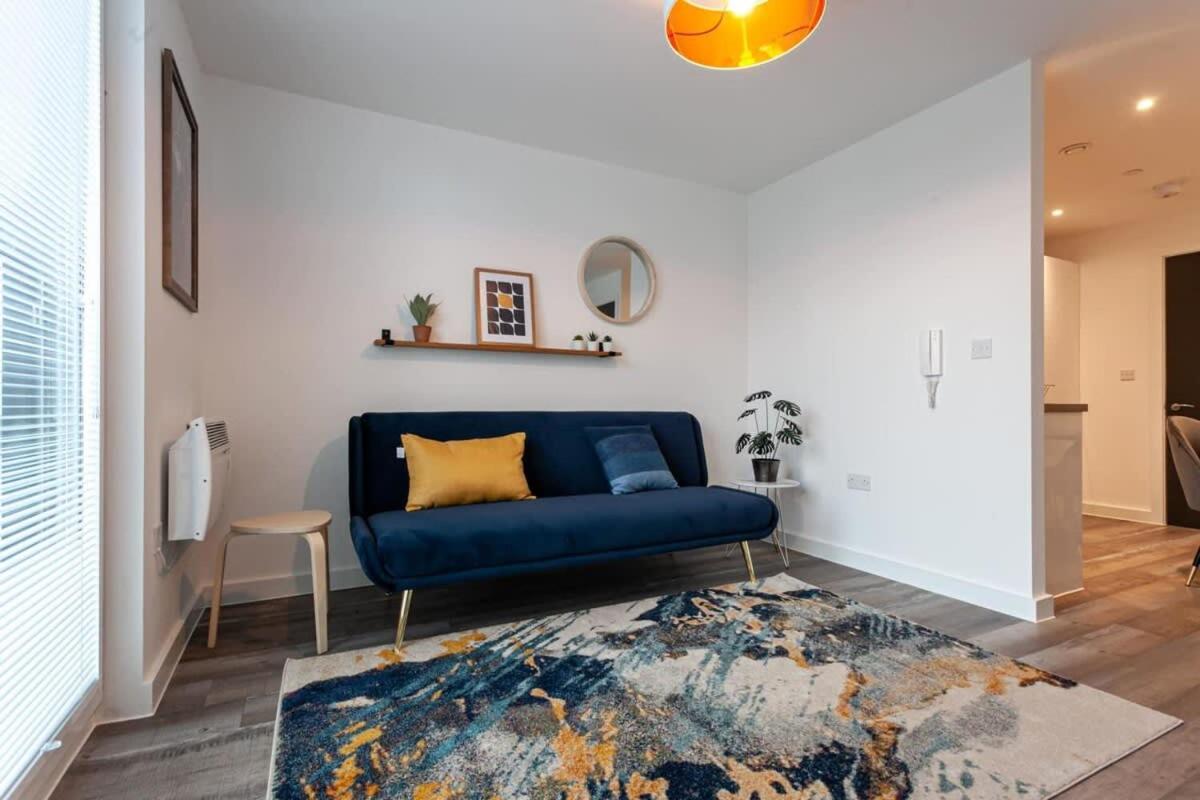 Modern 2 Bed Flat 5min to Old Trafford Stadium