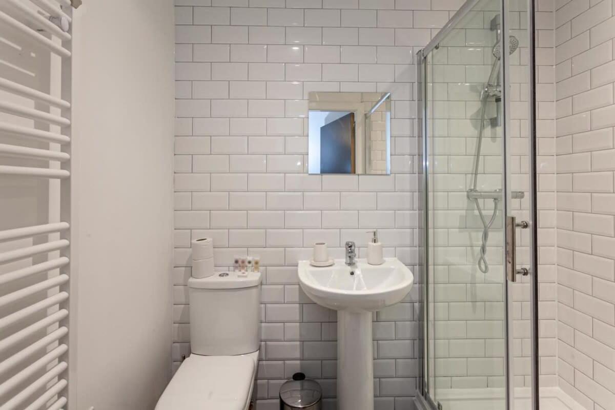 Modern 2 Bed Flat 5min to Old Trafford Stadium