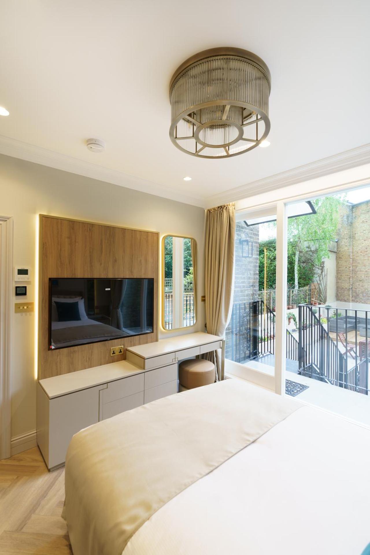 Holland Park Residence