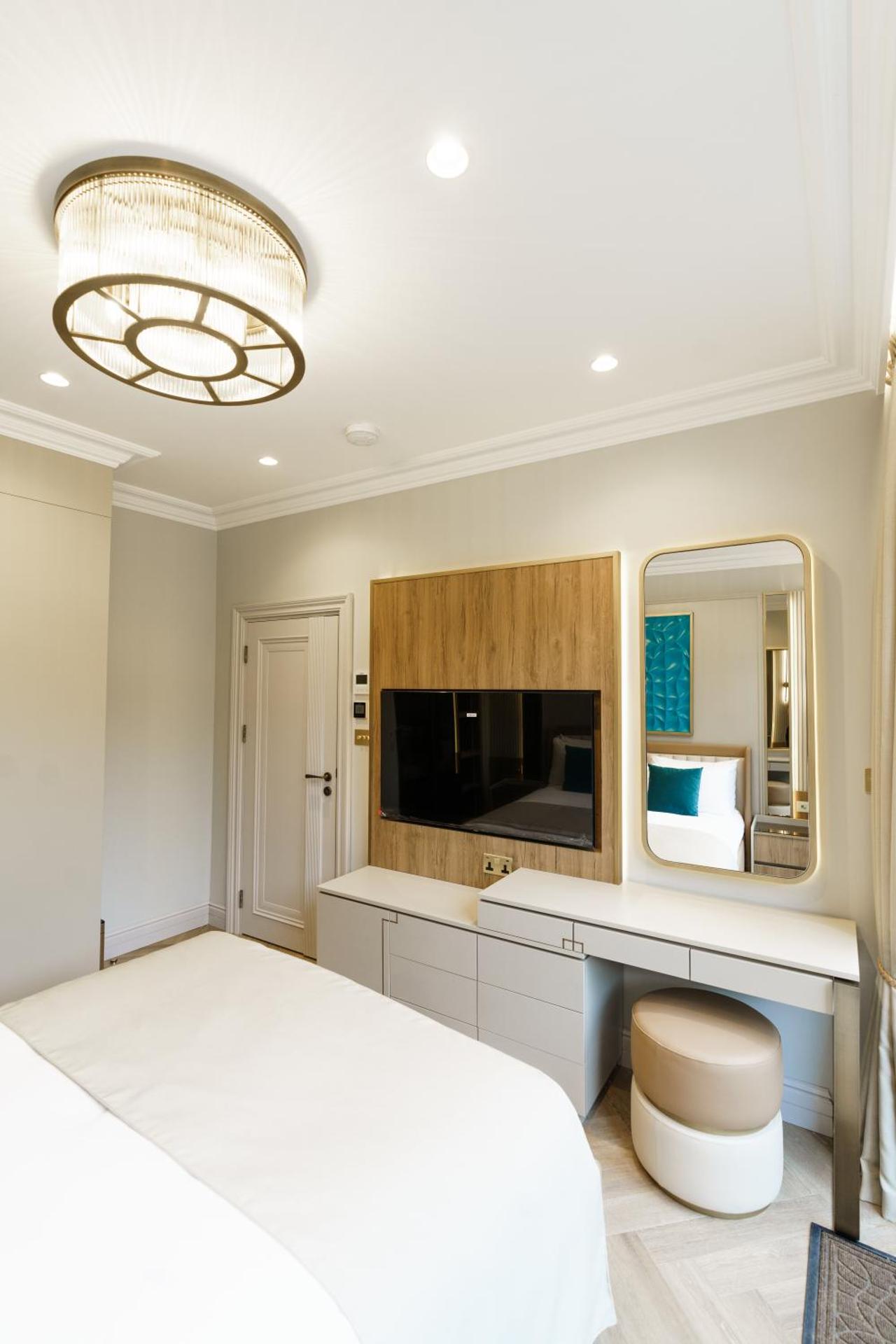 Holland Park Residence