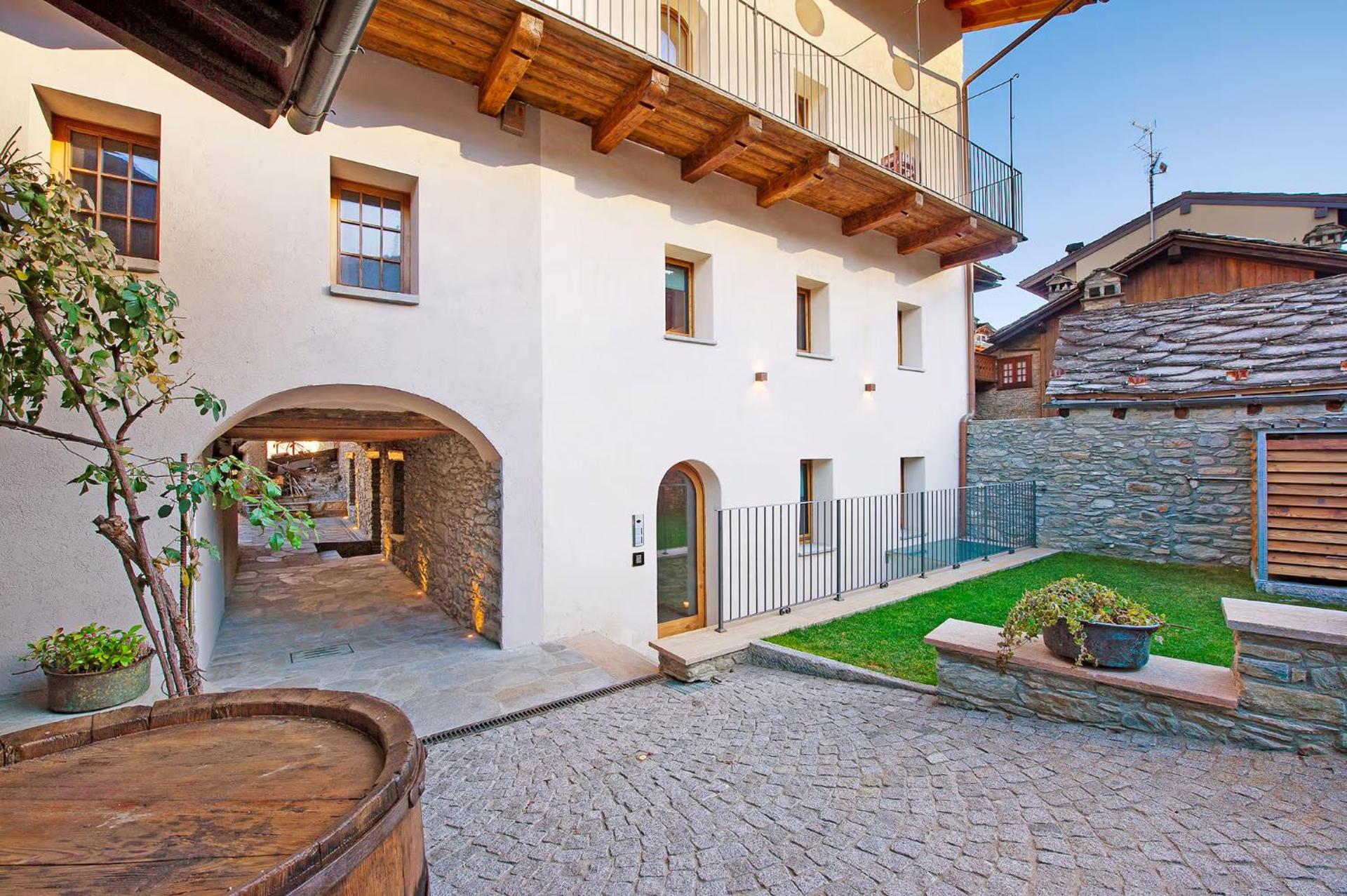 Le Bourg Charmant - Soleil d'été