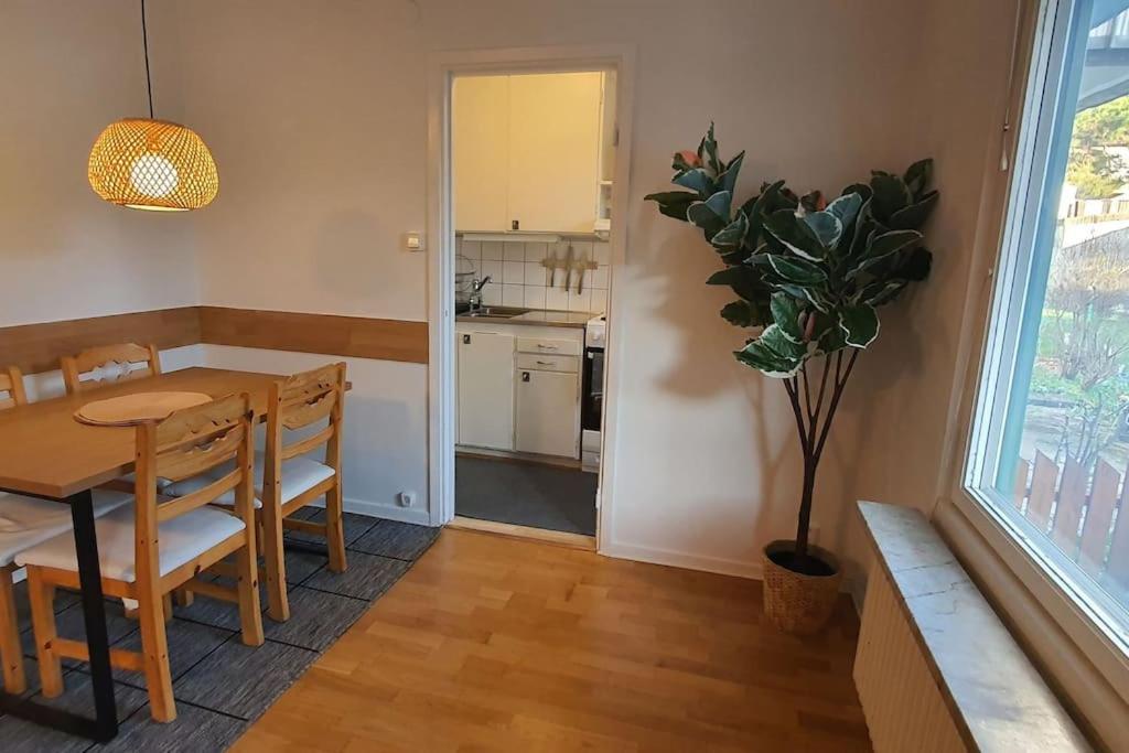 Apartment with garden near metro!