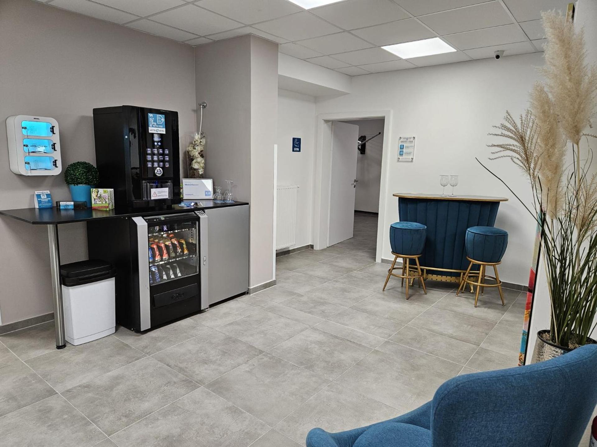 Communal lounge/ TV room