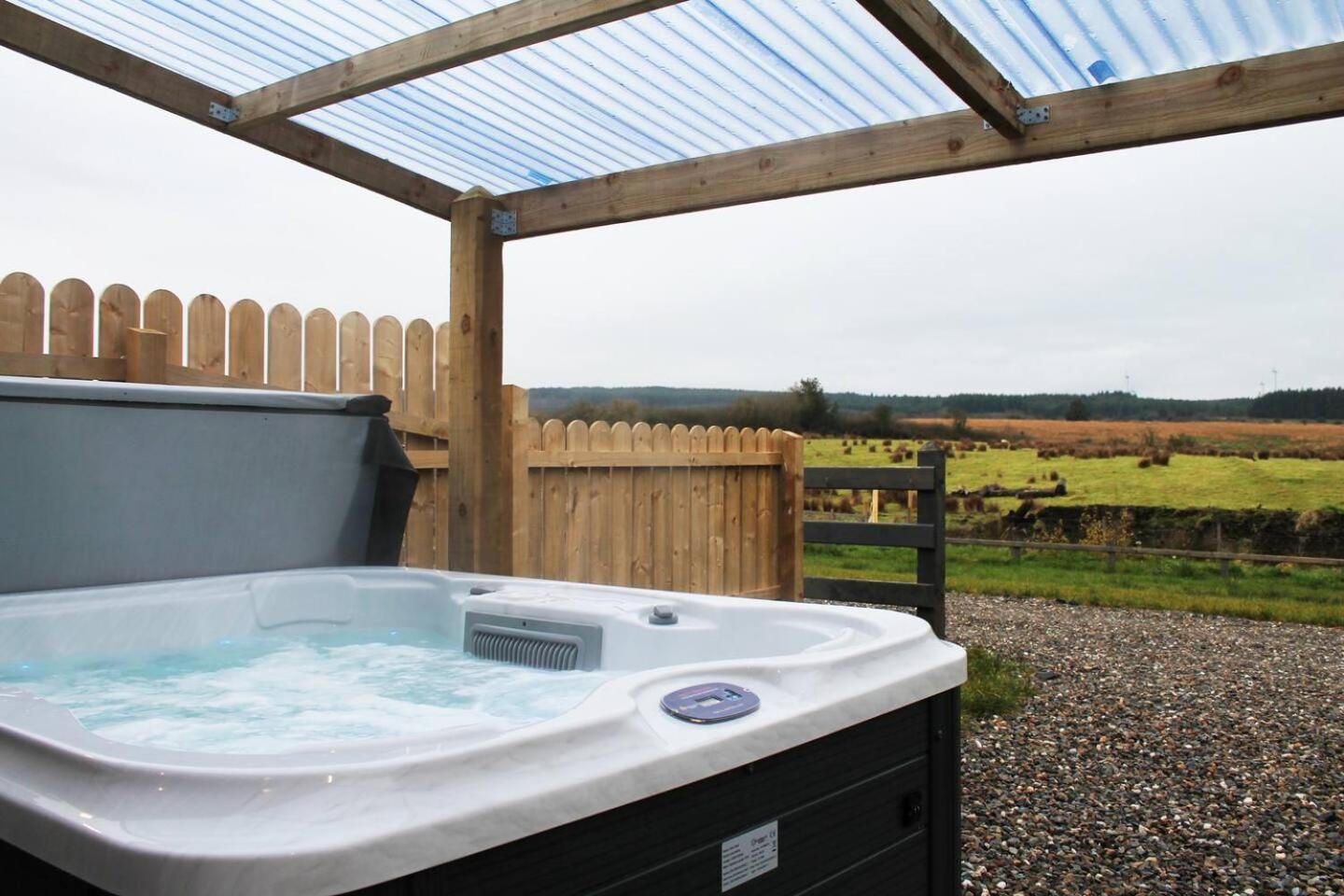 Forest View Cottage - Private Hot Tub