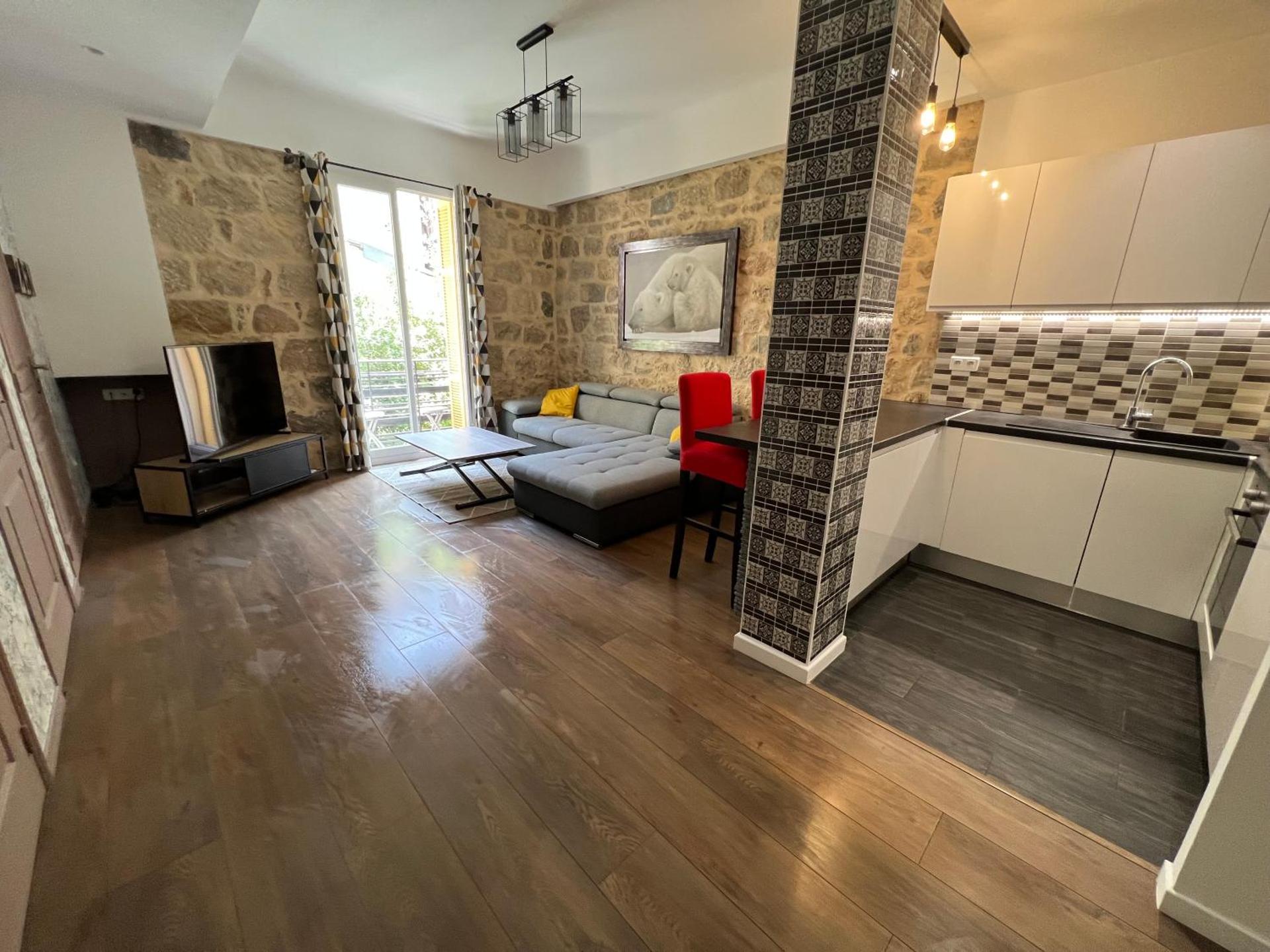 Belle perle rare port de Nice