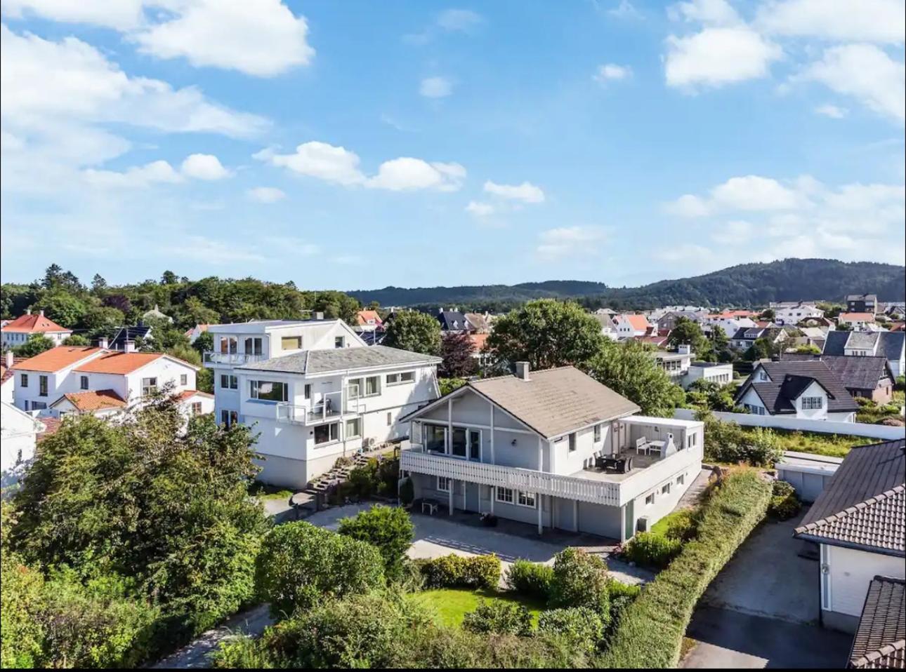 Newly Renovated Centrum House with Large Balcony