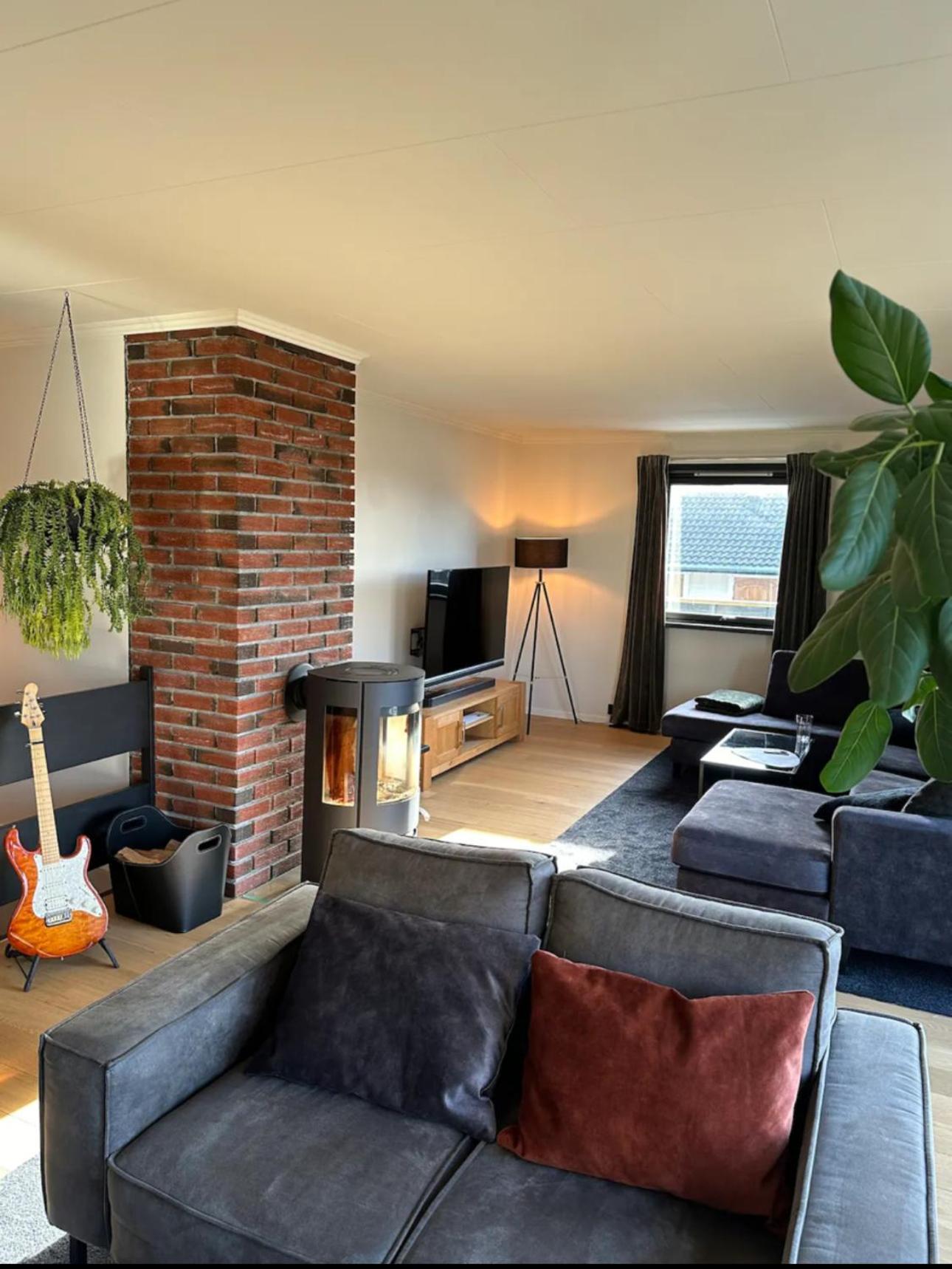 Newly Renovated Centrum House with Large Balcony