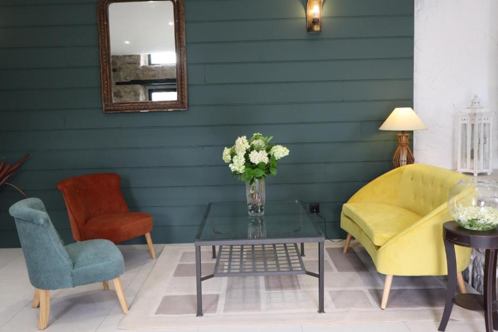 Communal lounge/ TV room