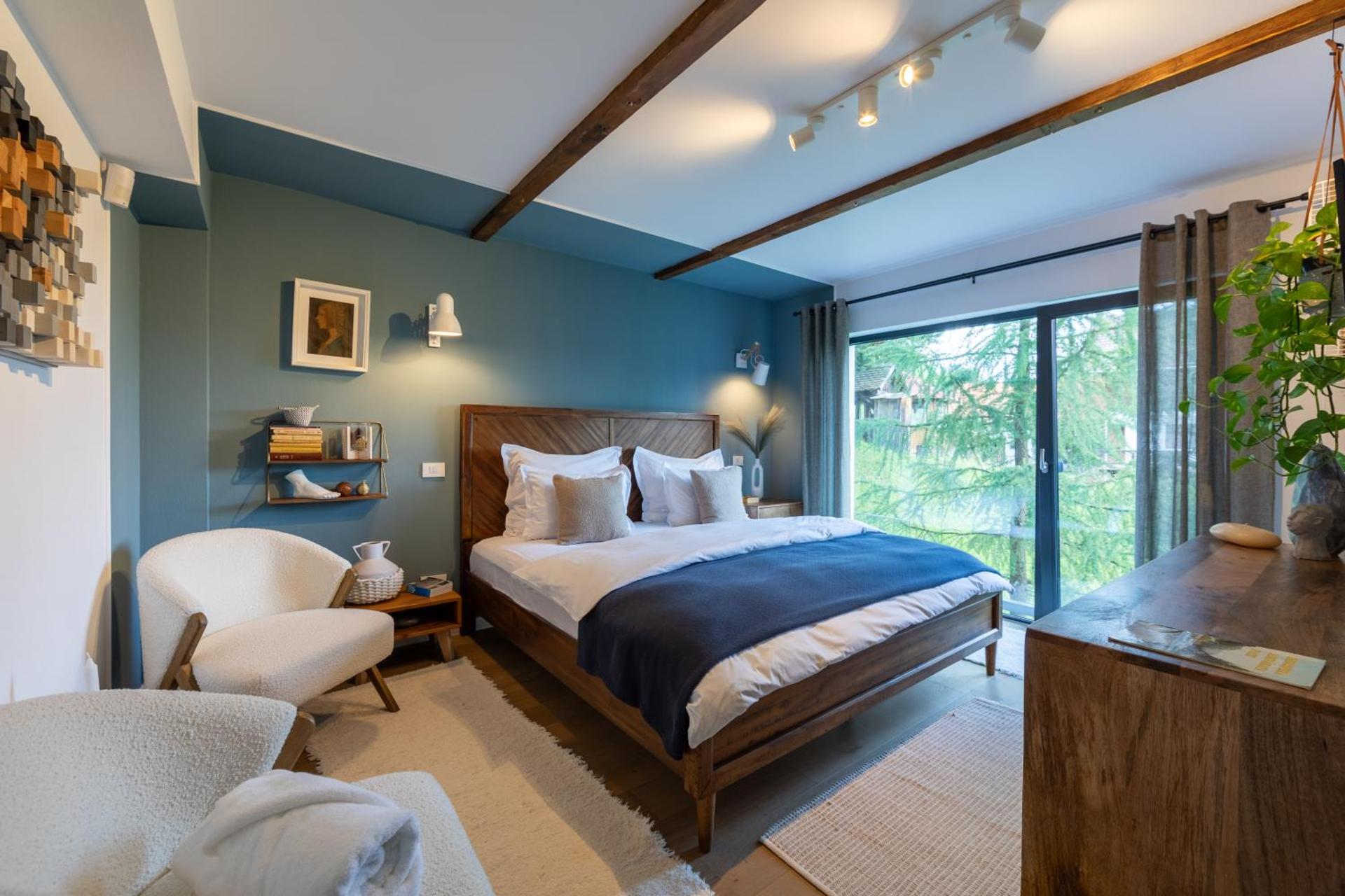 Photo of the whole room