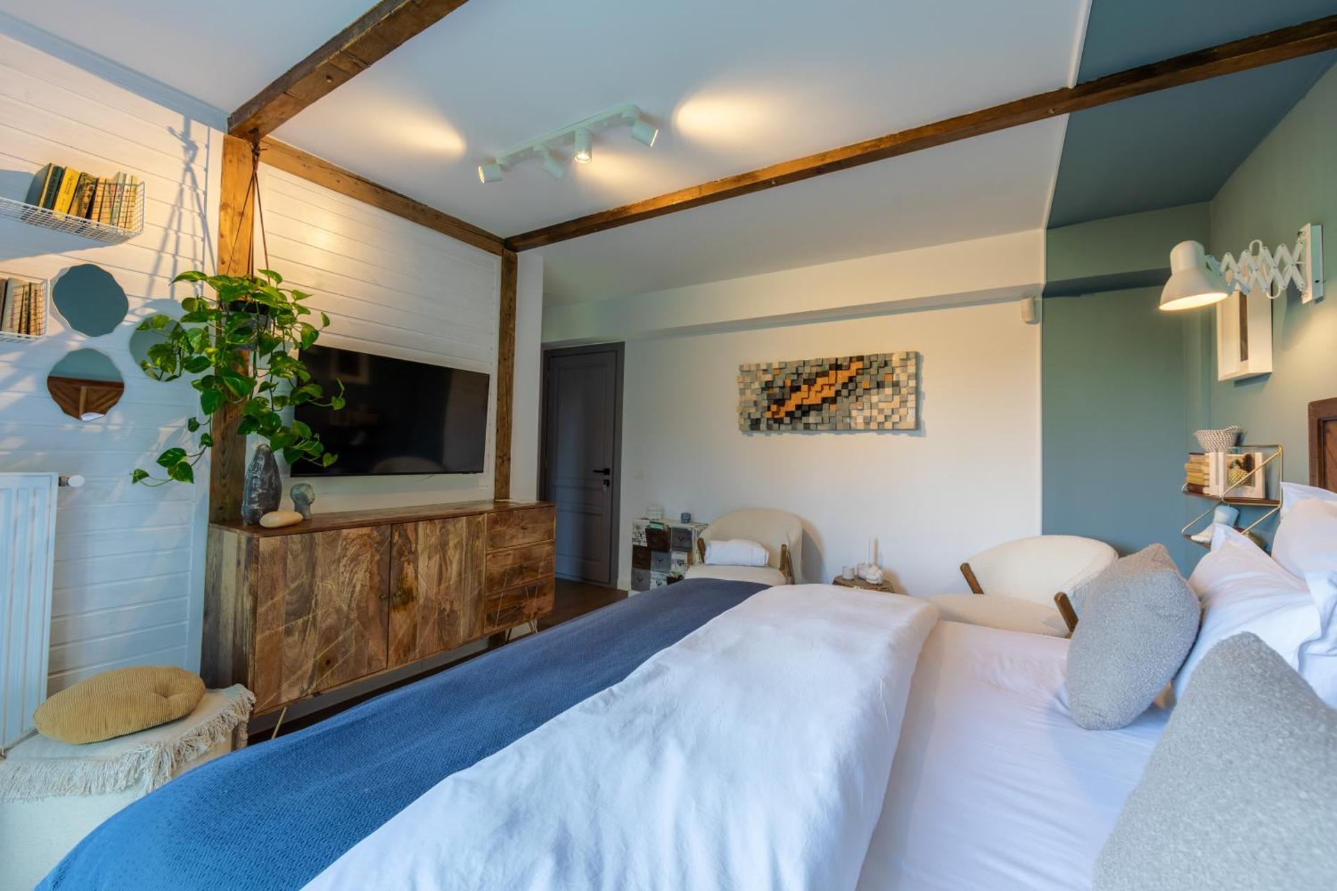 Photo of the whole room