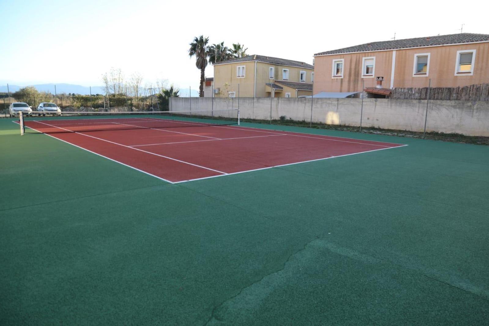 Tennis court