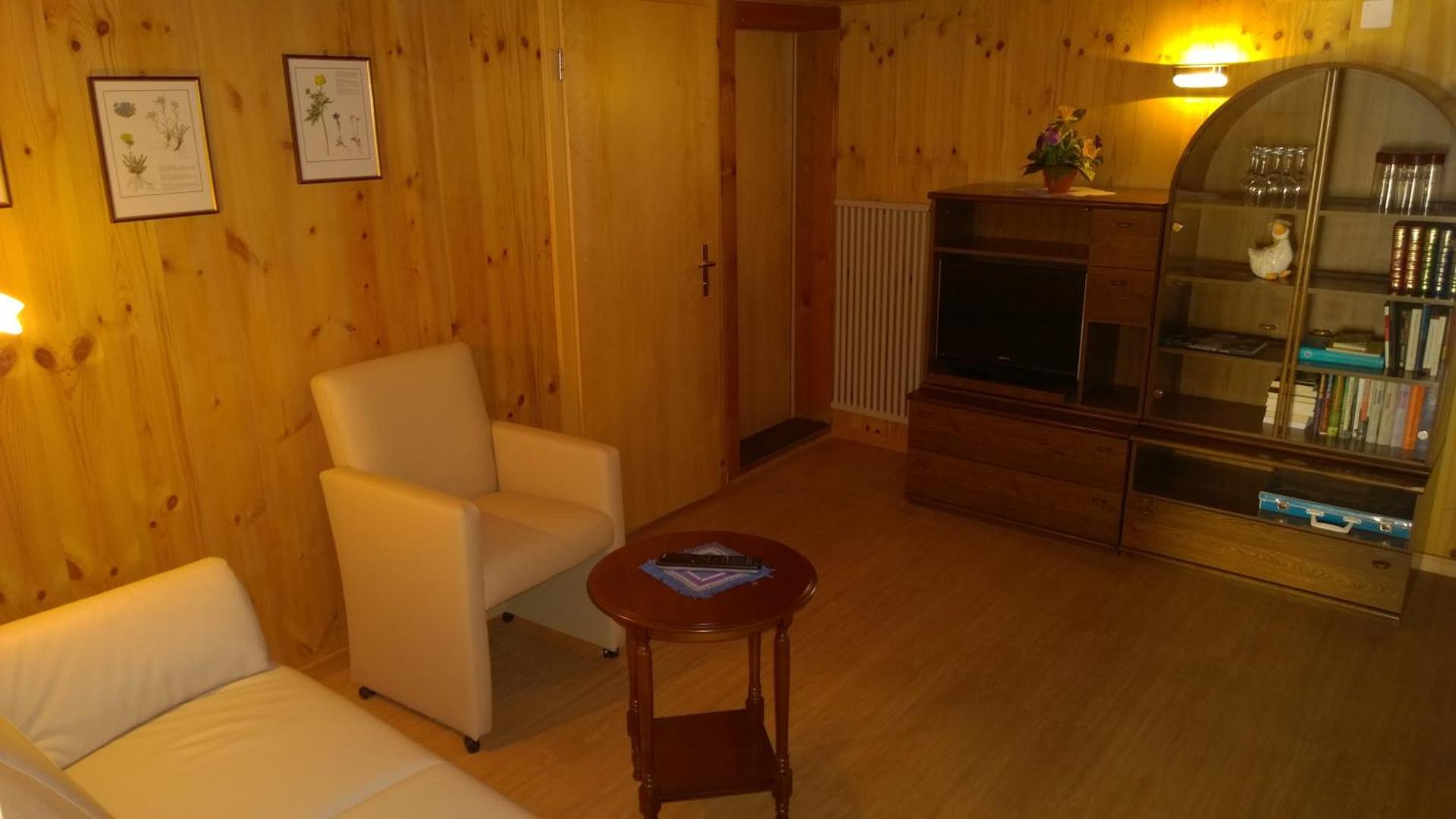 Communal lounge/ TV room