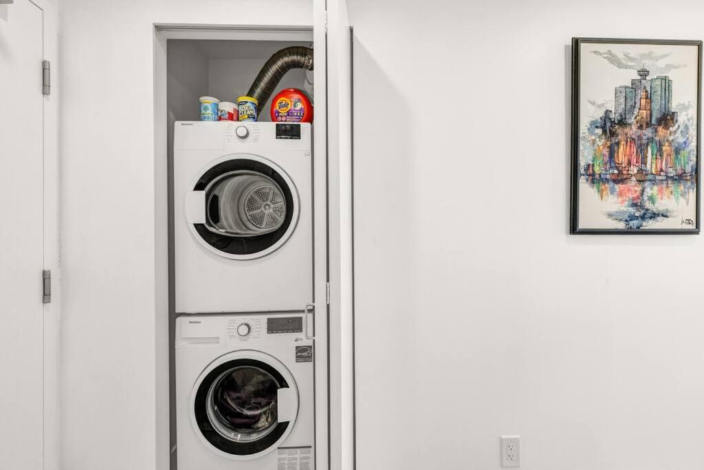 Central Luxury Apartment with Best City Views!