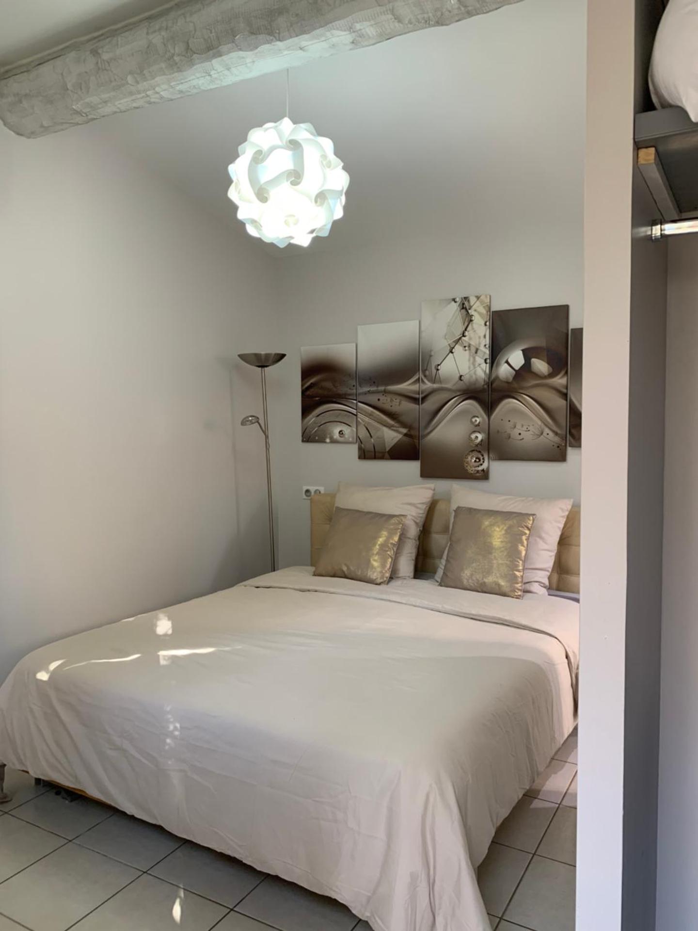 Le Cocon en pierre au coeur du Verdon gîte "Le Repos Des Chênes"