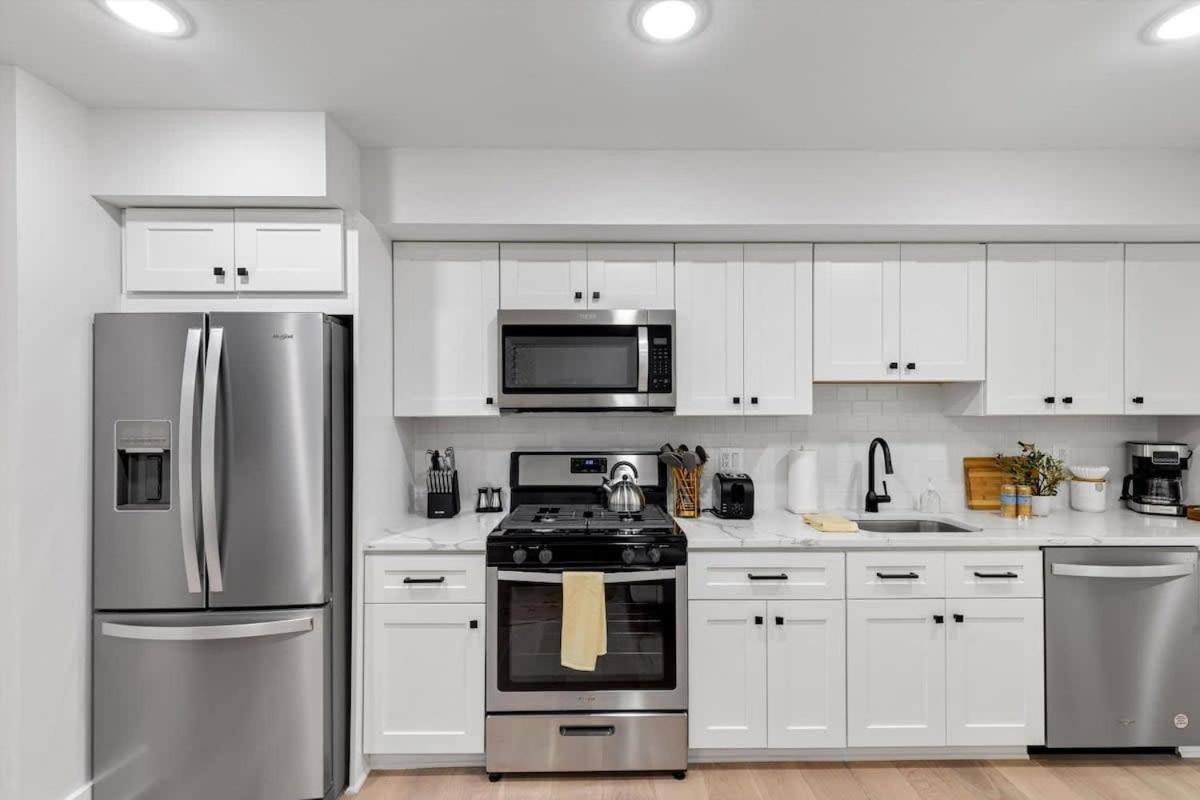 Excellent 2-BR Condo in Hip Area of DC