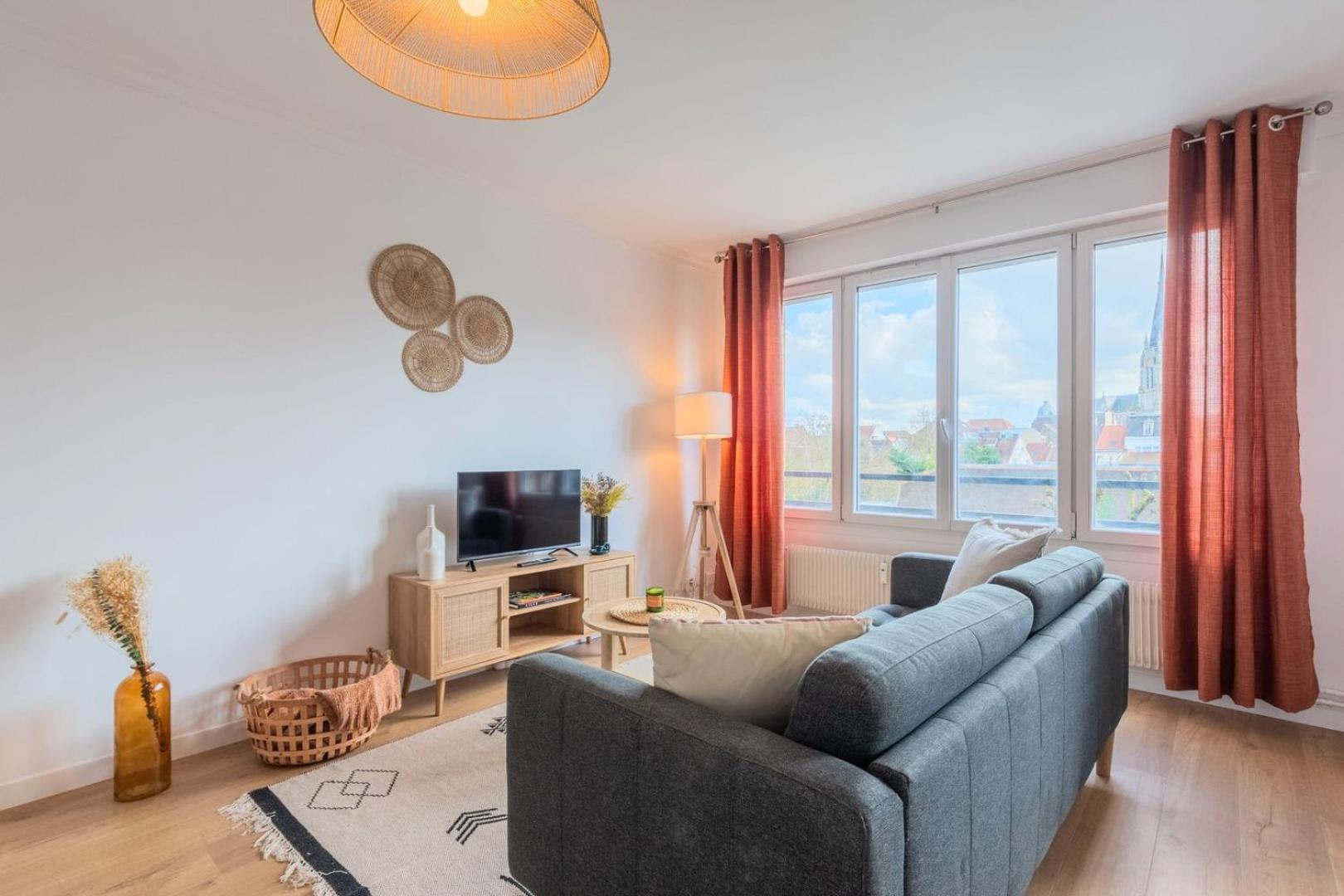 One bedroom apartment with balcony, city center