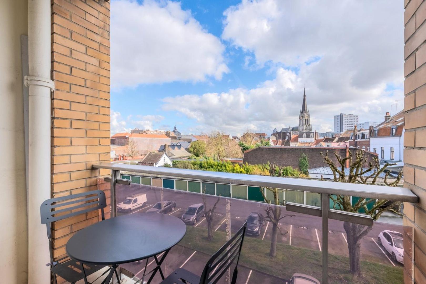 One bedroom apartment with balcony, city center