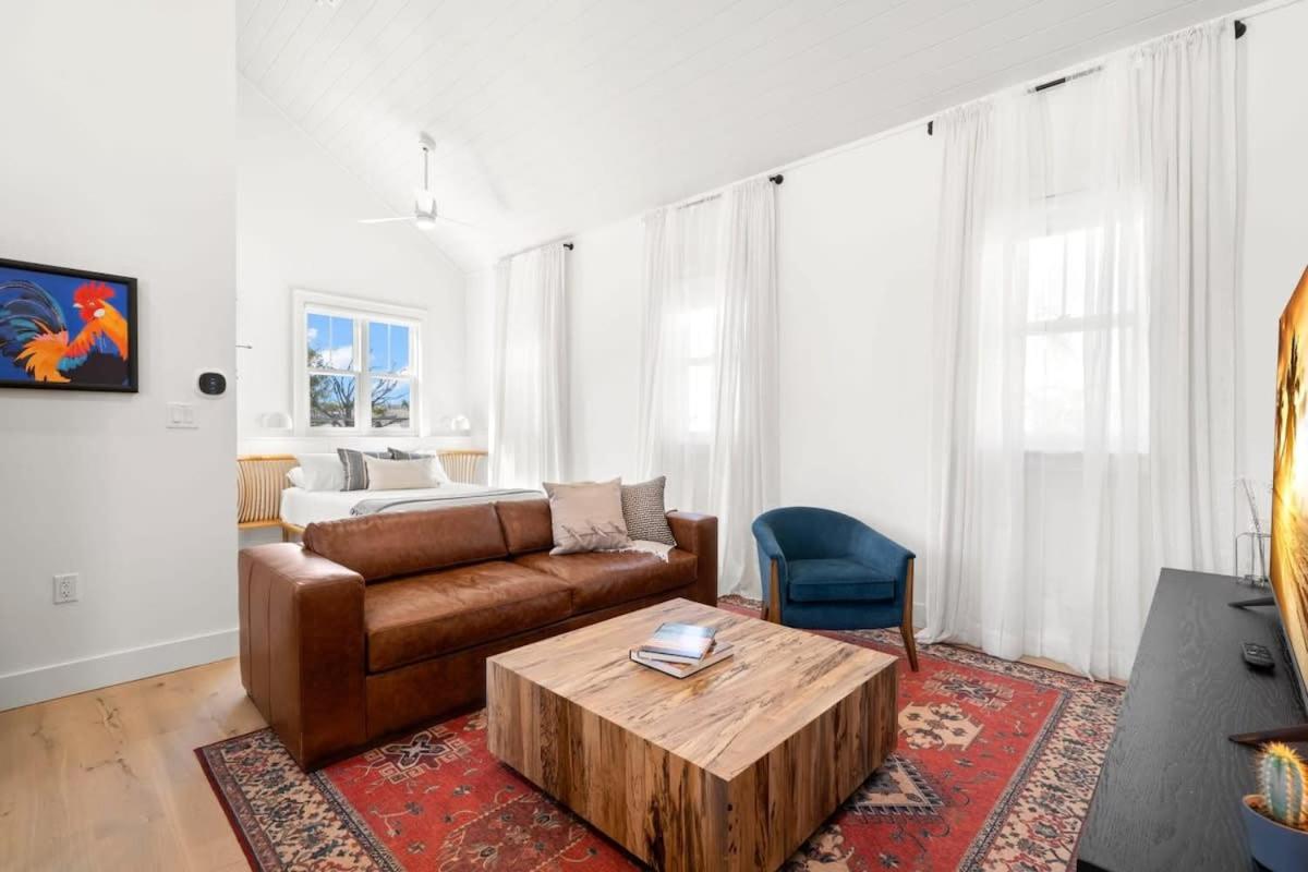 Casa Romeo - Luxury Ybor Apt, Steps to 7th Ave