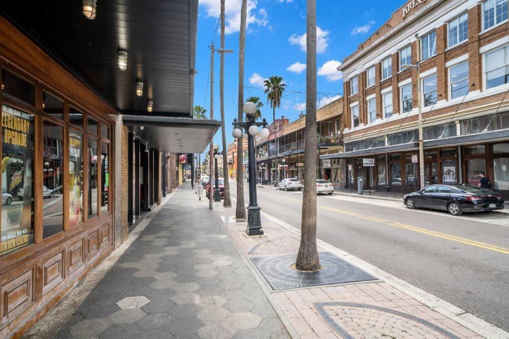 Casa Romeo - Luxury Ybor Apt, Steps to 7th Ave