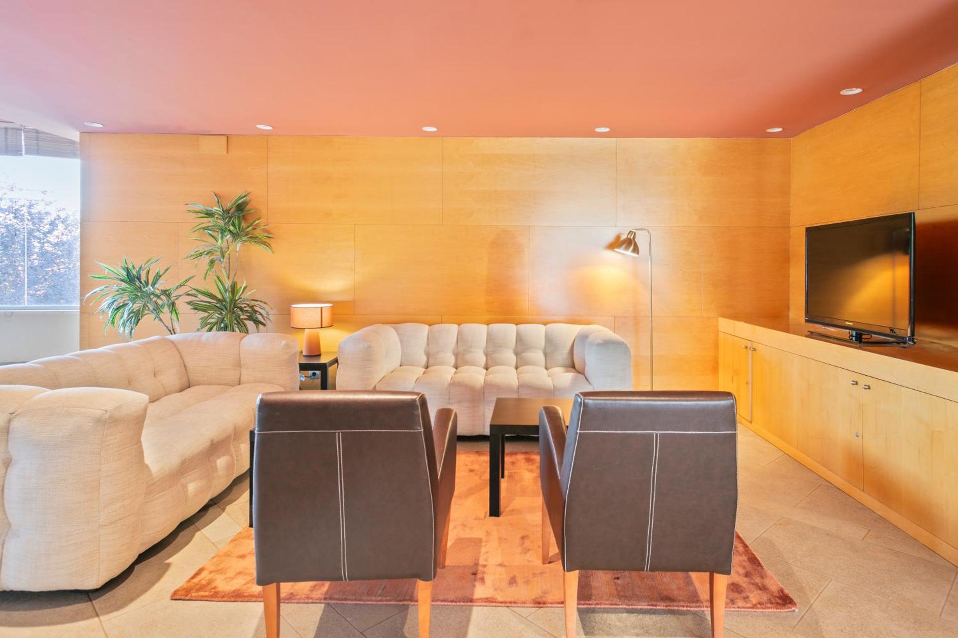 Communal lounge/ TV room