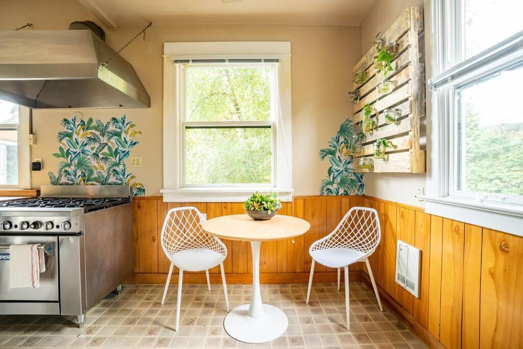 Charming Room in Capitol Hill - Foxglove Inn Rm 8