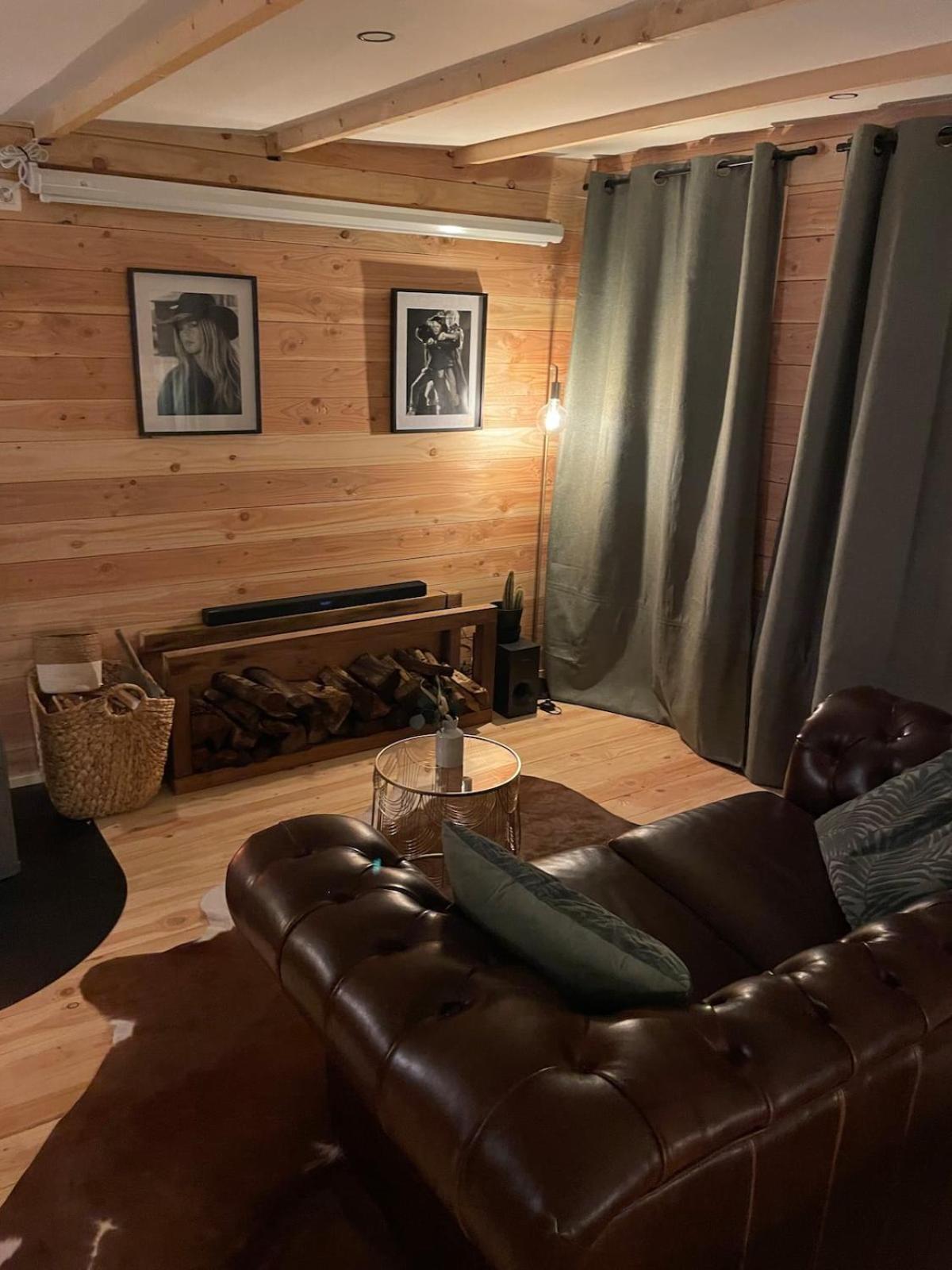 Cabane bien belge avec cinéma et jacuzzi