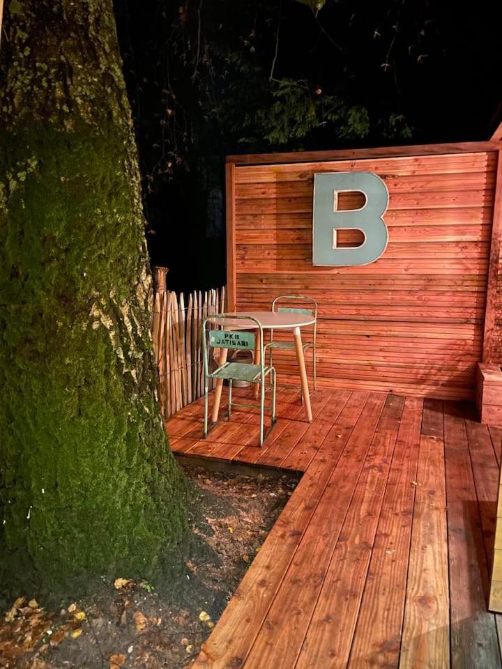 Cabane bien belge avec cinéma et jacuzzi