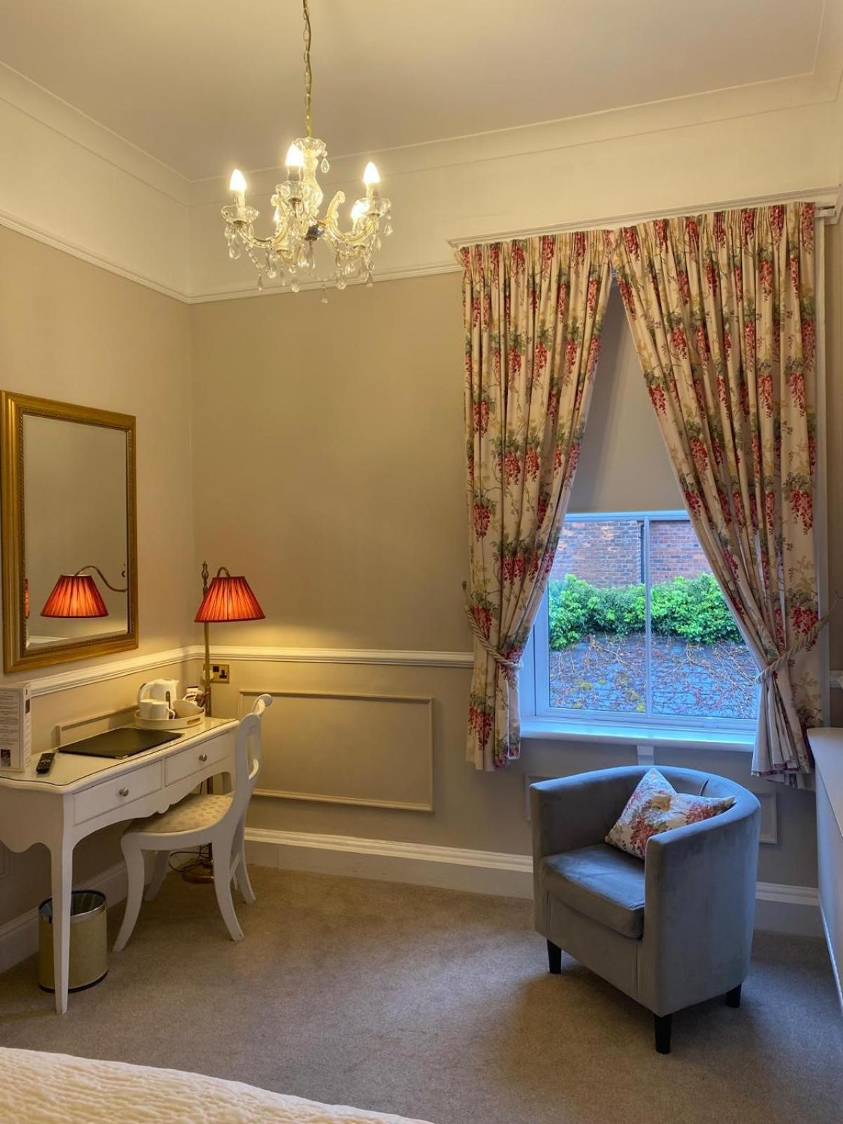 Alexandra Court Hotel