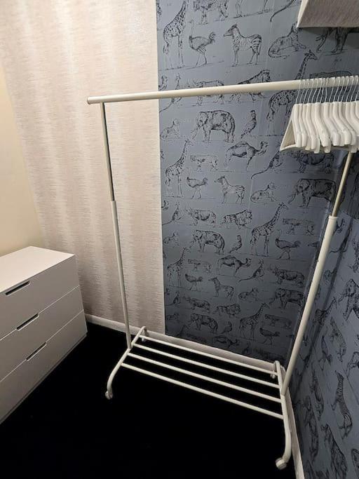 Homely one bed apartment on main road with easy access to city or Peak District