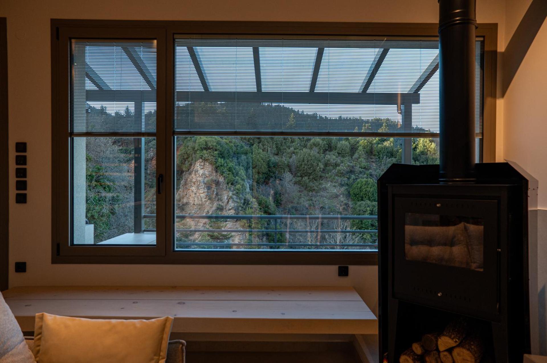 1050 Mountain Living