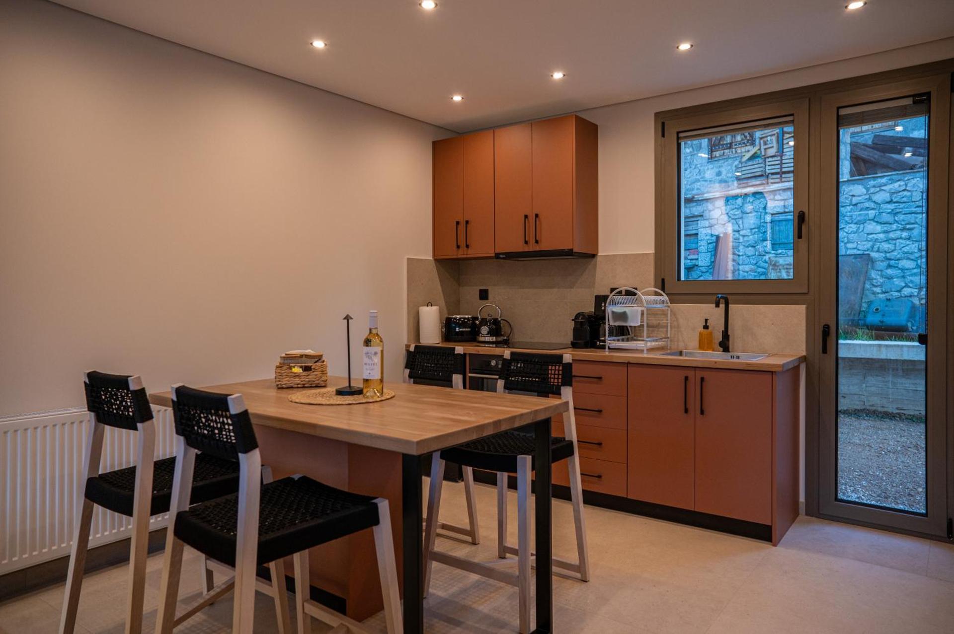 1050 Mountain Living