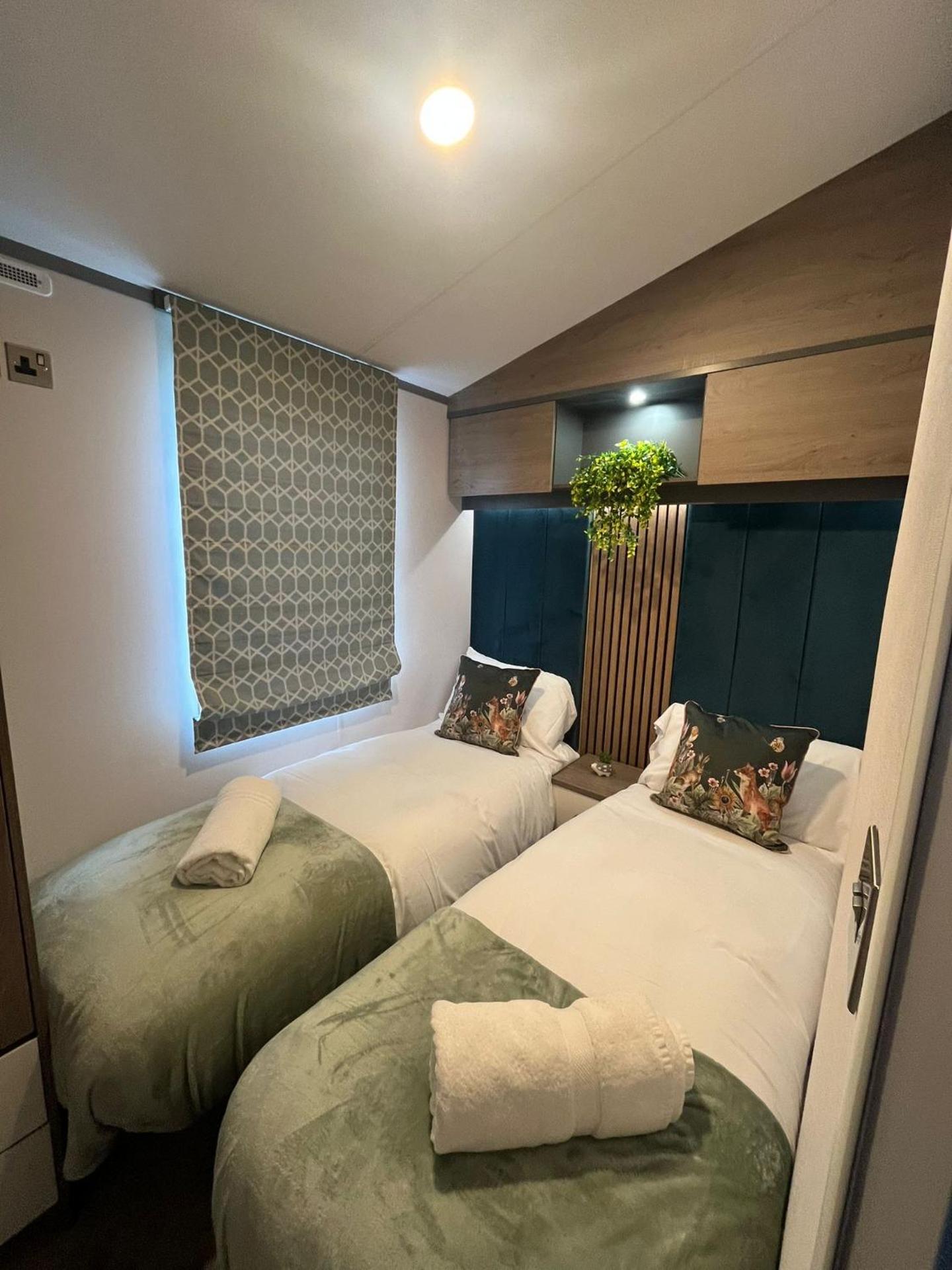 Lottie's Lodge With Hot Tub