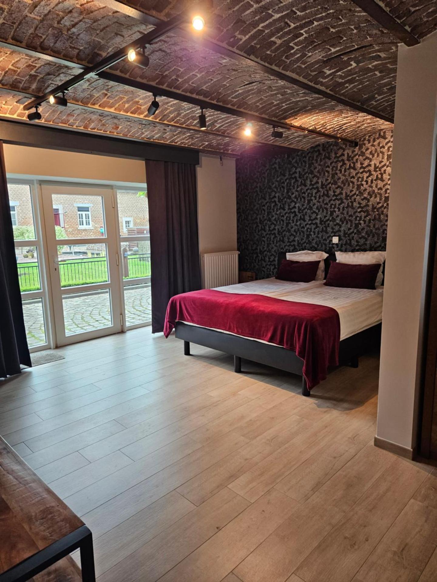 King Room with Spa Bath