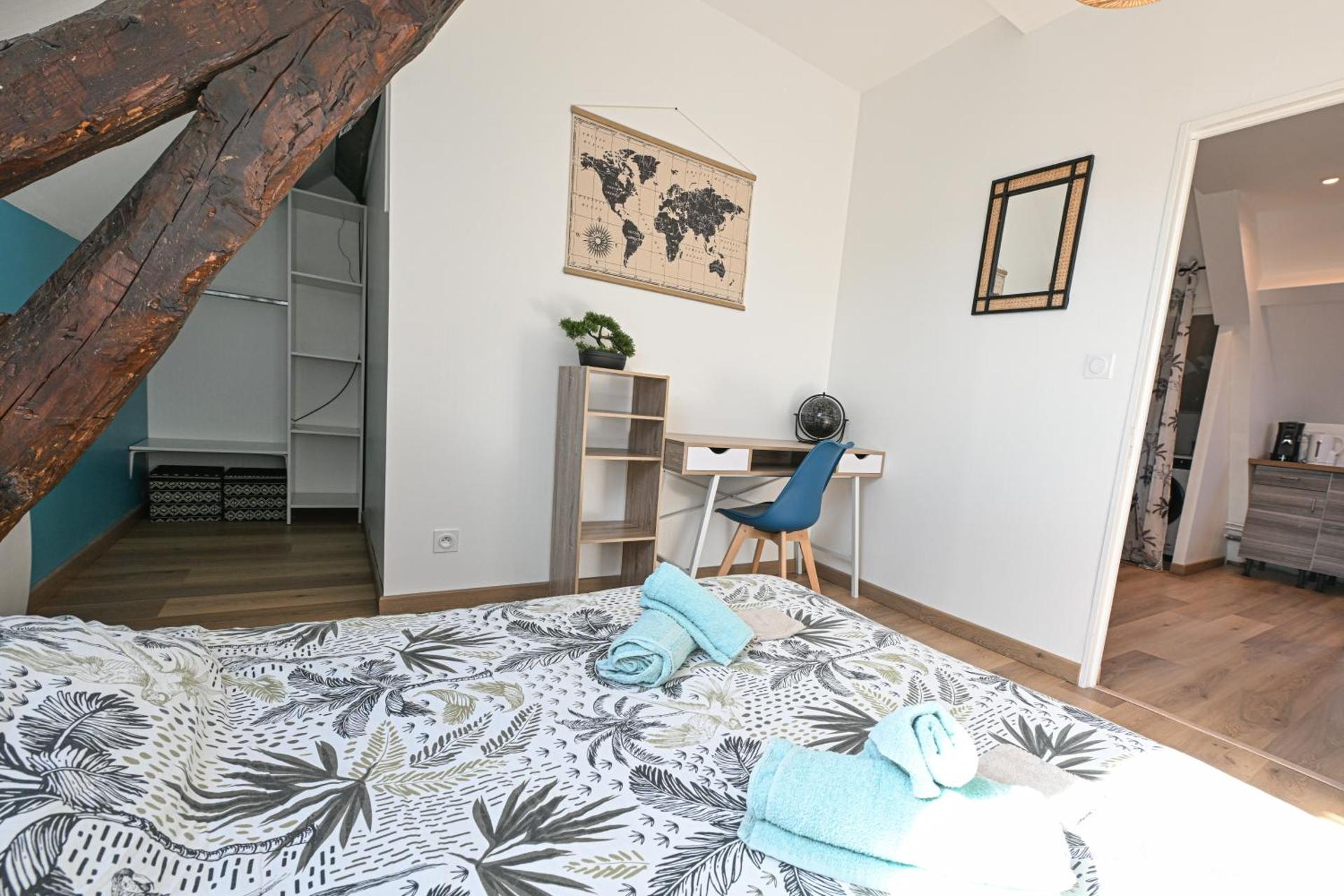 Photo of the whole room