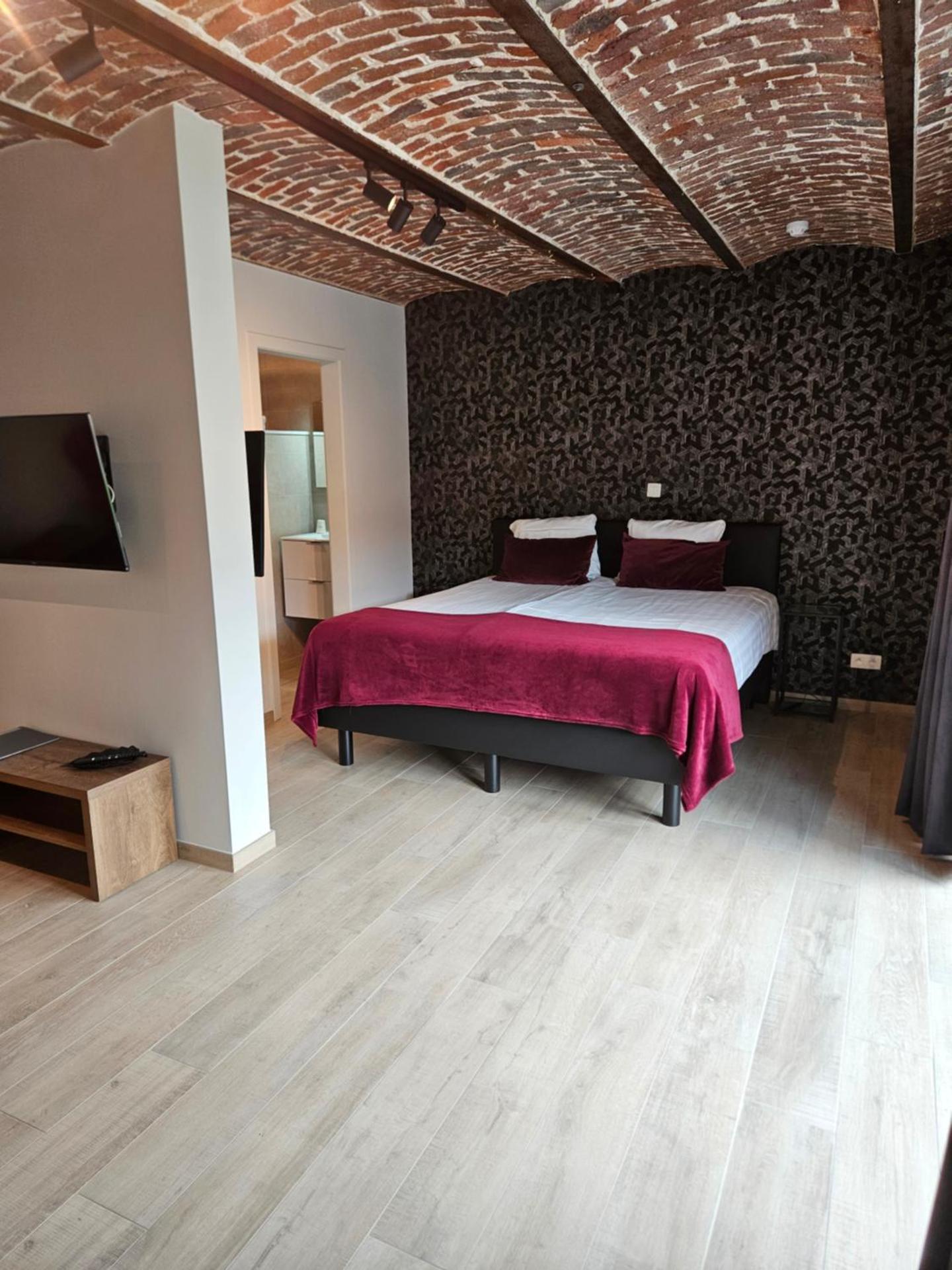 King Room with Spa Bath