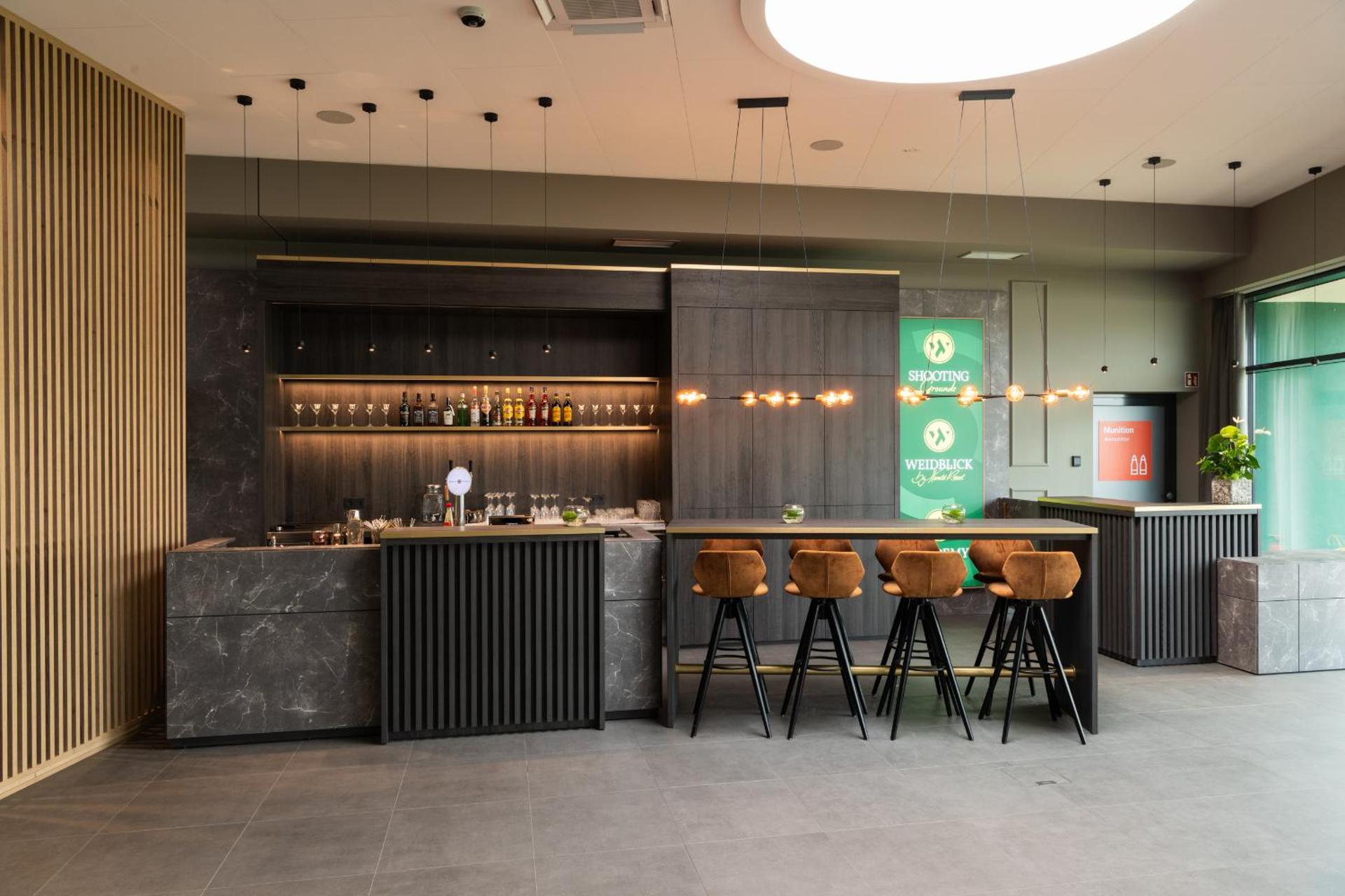 TARGET WORLD Hunter's Lodge