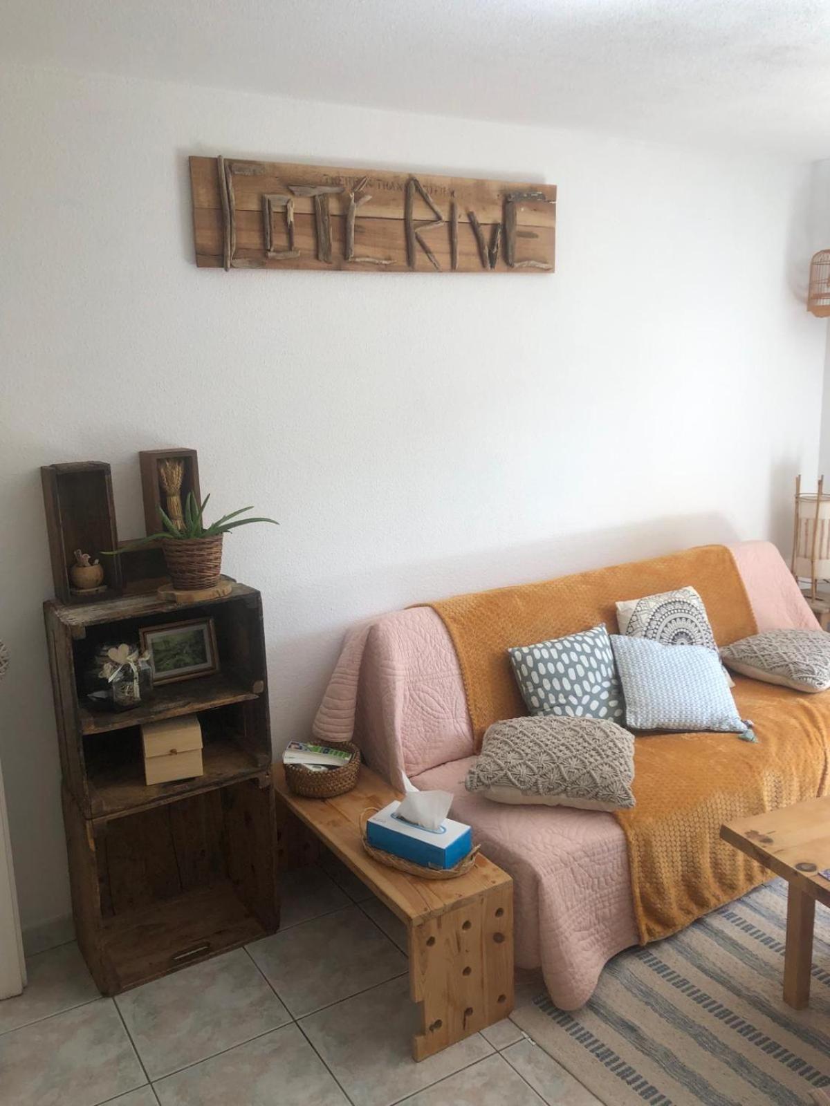 Côté Rive, au bord de la rivière La Moselotte et terrasse