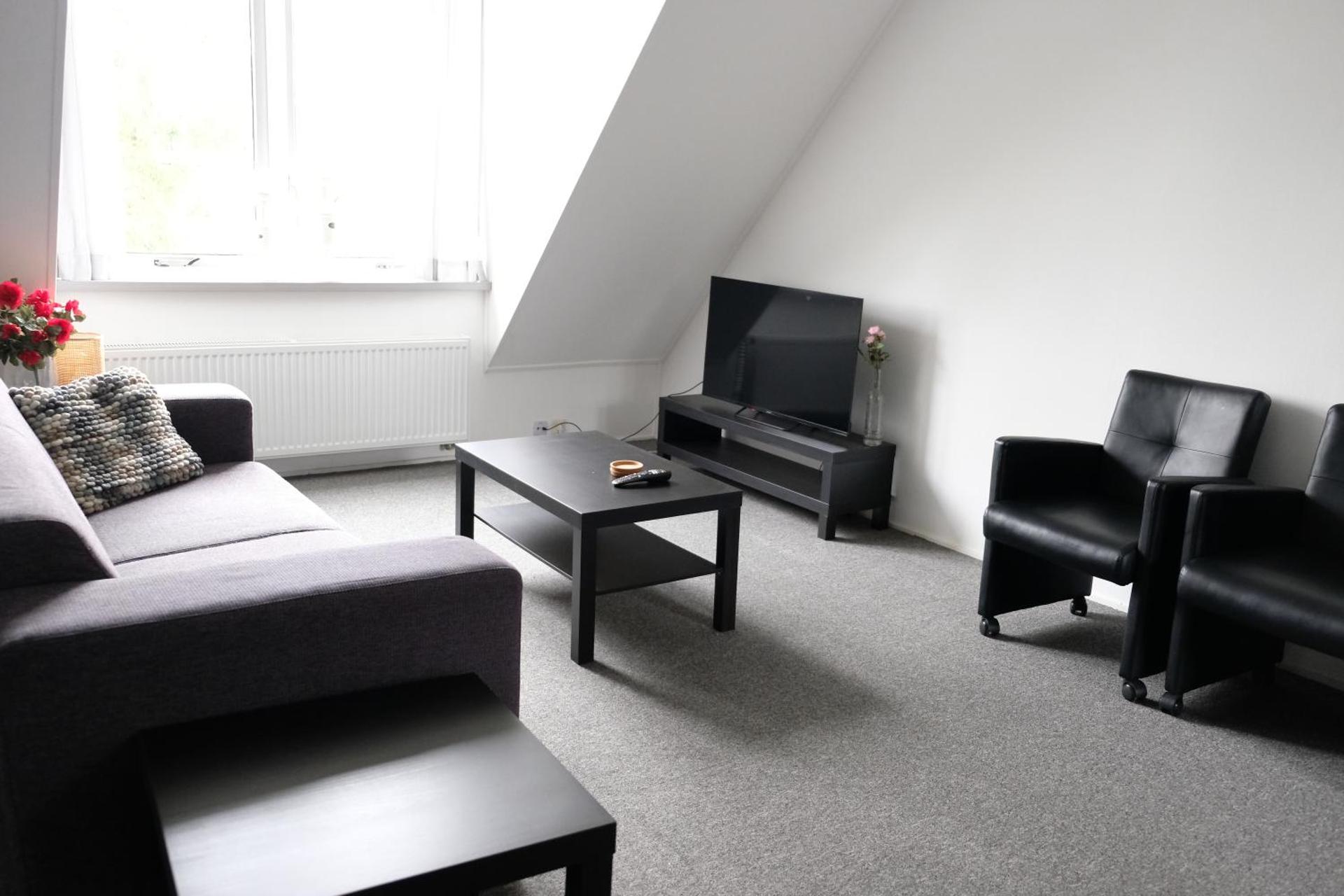 Communal lounge/ TV room