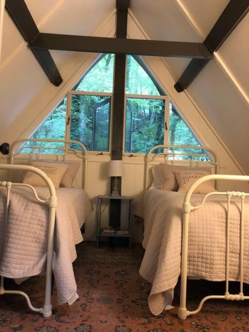 Cozy Cottage w Hot Tub, 5 min walk to Main St