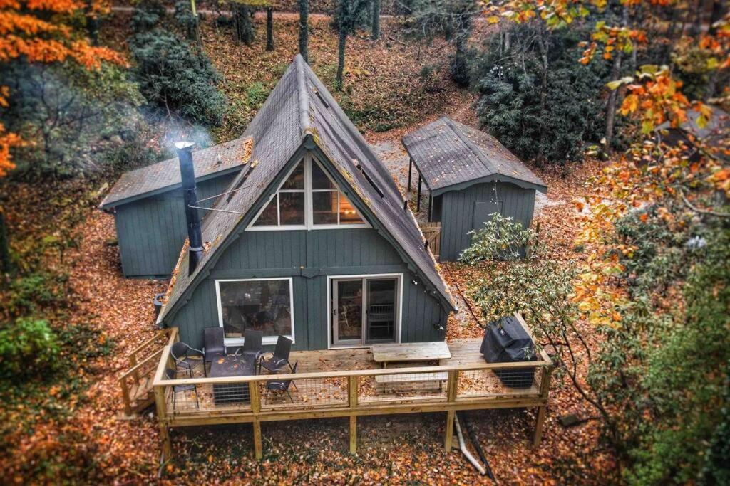 Cozy Cottage w Hot Tub, 5 min walk to Main St