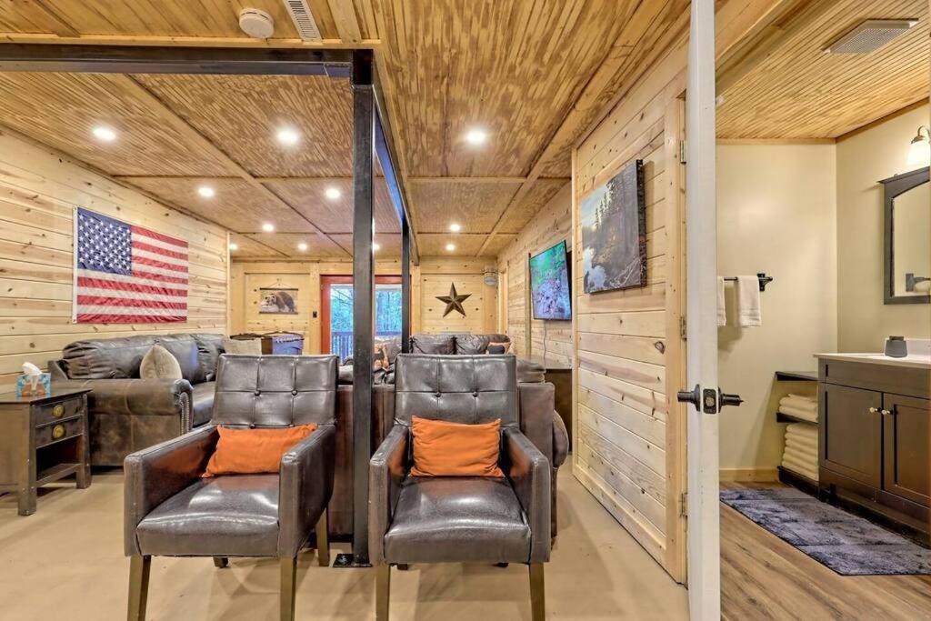 Near Downtown Helen - HotTub, Sauna, Game Room, Fire Pit