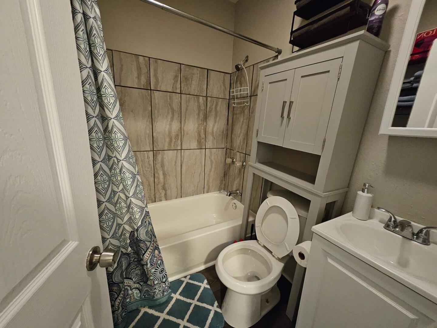 Elegant 4 Bed Room at Cleveland Clinic Area